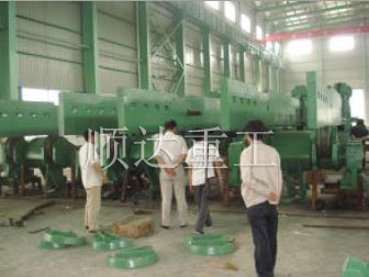 入爐、出(chū)爐、長坯(pi)、短坯推(tui)鋼機