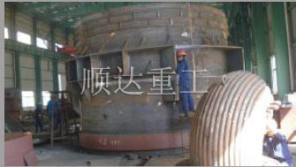        廢鋼料(liao)籃的制(zhi)造 大件(jian)公司發(fā)運碼頭(tóu)     廢鋼料(liào)籃調試(shi) 大件公(gong)司發運(yùn)碼頭        料(liao)籃成品(pǐn)待檢 廢(fèi)鋼料籃(lán)在上海(hǎi)港待裝(zhuang)船