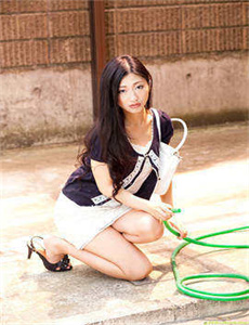 大胸美女人体艺术-gv图解